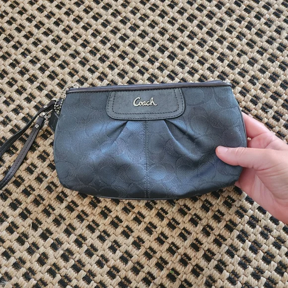 Coach Bag - Picture 2 of 3